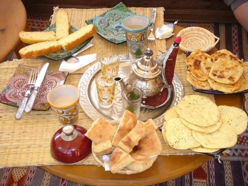 Riad Pizzeria Marhaba Akhendachou n'Ait Ouffi Exterior photo